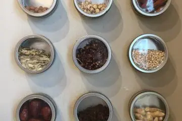 Herb displays teach diners about yakuzen