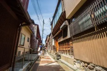 Enticing alleyways in the district. 