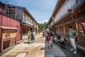 The main street filled with buildings of the Edo period.