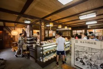 There are many types of traditional Japanese sweets to choose from. 