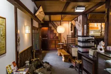 Great decorations and ambience. 