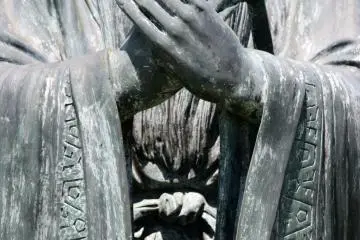 Chinese philosophers Confucius, Meng Tzu, and Lao Zi grace the grounds.
