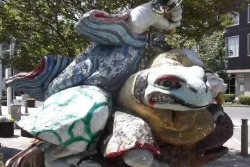 What looks like a teenage mutant ninja frog, on Nawate Street