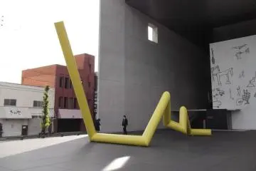 <p>That's a proper big yellow thing</p>