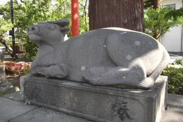 Some shrines have a large ox statue like this