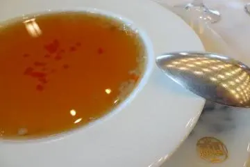 The Fujiya Consomme (beef soup), ¥1,000
