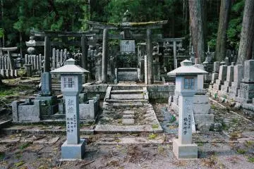An example of the graves in the cemetery