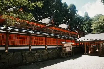 The stunning red colors of Niutsuhime shrine