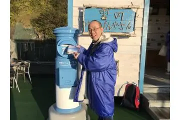 There is a post office at the summit, where you send specially postmarked postcards to anywhere in the world for just 200 yen