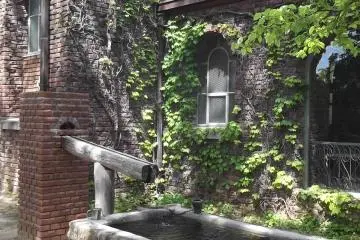 Outside the Rokuzankan