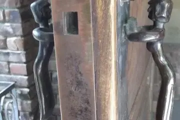 Praying angels on the door