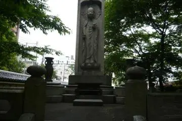 Eisai as Buddha on the lotus