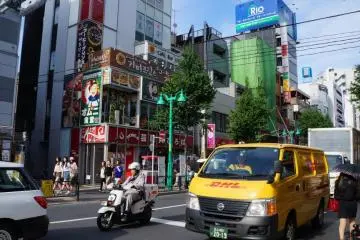 <p>ถนนที่เต็มไปด้วยแฟนคลับนักร้องเกาหลี</p>