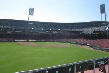 Often compared to the American "modern retro" style of stadium