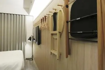 Quaker like interior