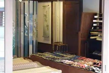 tatami and noren curtain seller- very traditional, highest quality tradesman (Photo: <a href="http://www.flickr.com/photos/hiroshimagab" target="_blank" rel="noreferrer noopener nofollow">jjwalsh</a>)