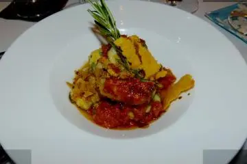Vegetarina main course (Photo: <a href="http://www.flickr.com/photos/hiroshimagab/" target="_blank" rel="noreferrer noopener nofollow">jjwalsh</a>)