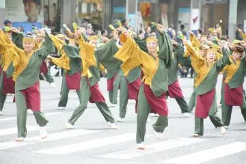 Festival dances from 20 districts.
