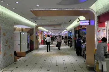 ร้านค้าบนชั้นใต้ดิน