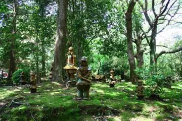 <p>ตุ๊กตาดินเผาฮะนิวะ 400 ตัววางอยู่บนหลุมศพในสมัยโคะฟุง</p>