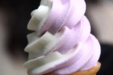 ไอศครีมรสลาเวนเดอร์และรสนม มันเหนือนกับว่าคุณกำลังกินดอกไม้ อร่อยดี