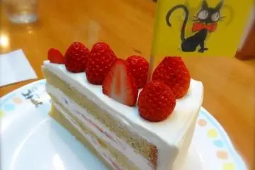 <p>The Strawberry Short Cake was so amazing I didn't want to share (&yen;790)</p>