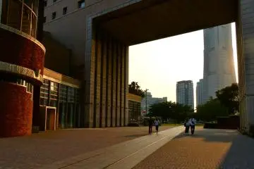 건물 중심부 직사각형 공간의 흥미로운 디자인