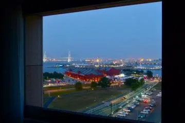 우리 방의 야경(아카렌가, 오산바시 교각, 베이브리지)