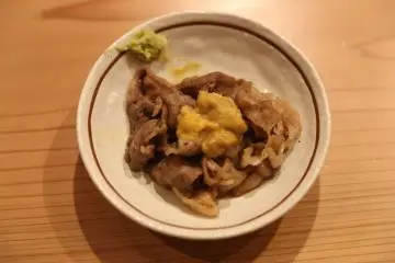 Beef with sea urchin (¥1,500)