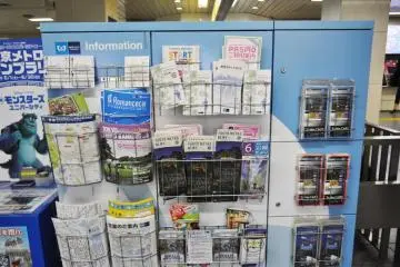 Information pamphlets and subway maps