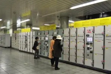Useful coin lockers
