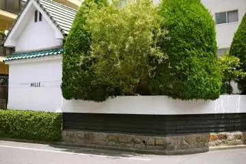 exterior - view from the street, corner (Photo: <a href="http://www.gethiroshima.com" target="_blank" rel="noreferrer noopener nofollow">GetHiroshima.com</a>)