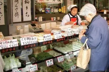 Step inside these ma and pa stores in Old Sugamo and go back in time (Photo: <a href="http://www.flickr.com/photos/usgo55/2936987100/sizes/l/in/photolist-5twPWC-5twXEo-5twYqd-5tx3uh-5tx3TW-5tycjh-5tycZ1-5tydg3-5tyhem-5tyhSw-5Bq7AR-5Bq7KF-5Bq85n-5Bq8pt-5Bq8XX-5BupX1-5Buquj-5DeCh4-5DiUNs-5DiUQ1-6gWGK7-6LMa1D-6LMaue-6LRknJ-6XUcue-6Y2fyj-71GjG" target="_blank" rel="noreferrer noopener nofollow">Go Ikeda</a>)