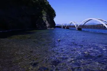 Shallow warm waters allow for crab fishing
