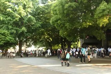 With good weather comes the crowds who are enjoying the day just like you.