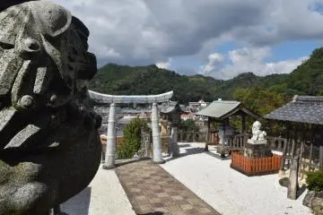 พื้นศาลเจ้าเปิดโอกาสให้ชมวิวสุดสวย