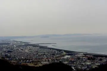 사가미 만을 내려다보는 풍경