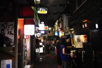 There is an abundance of bars in each alley. (Photo: Michelle Madden)