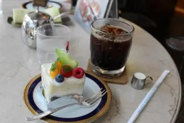Cake set (Photo: Erika Clark )