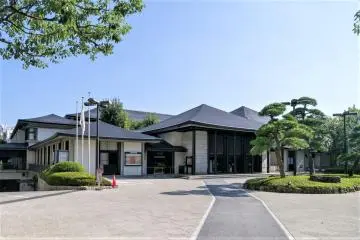 The National Noh Theatre, Shibuya (Photo: <a href="https://commons.wikimedia.org/wiki/File:National-Noh-Theater-01.jpg" target="_blank" rel="noreferrer noopener nofollow">Rs1421 / CC BY-SA 3.0</a>)