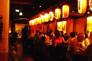 The tables around the ring