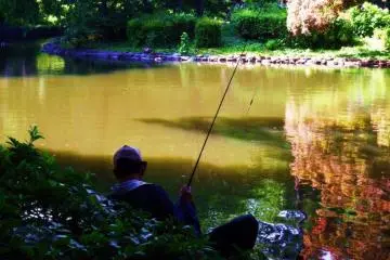 The fisherman are not afraid of the monstrous fish!