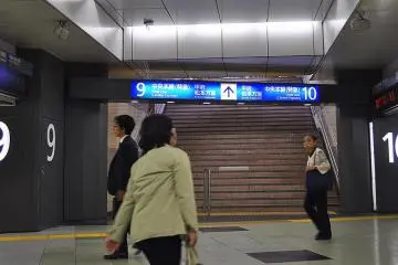 Clearly marked platform numbers