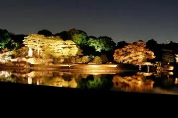 Rikujien Park is lit up in the evenings in Autumn and less than 10 min walk from Kamagome Metro and JR Stations