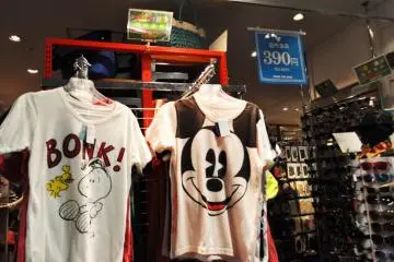 This is the 390 yen shop in Tenjin Core. There is also a branch in Takeshita Dori, Harajuku. You can find clothing and a manner of other things for under four US dollars.