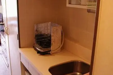 Nice little kitchen to prepare your meals and store food