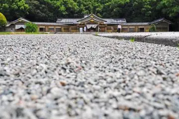 A lovely stone path leads up to the shrine. (Photo: Michelle Madden)