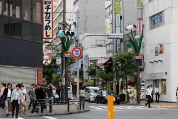 Directly across from Ebisu Station is Ebisunishi 1-chome street filled with small bars and restaurants.