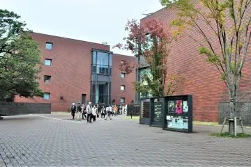 Heading to the Tokyo Metropolitan Art Museum in Ueno (Photo: <a href="https://commons.wikimedia.org/wiki/File:Tokyo_Metropolitan_Art_Museum_01_(15133033473).jpg" target="_blank" rel="noreferrer noopener nofollow">Joe Mabel / CC BY-SA 2.0</a>)