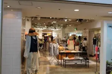 Stores in Sanplaza